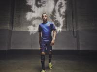 FB体育APP-贝恩大场面先生火力全开，步行者轻取山西队展现团队篮球魅力