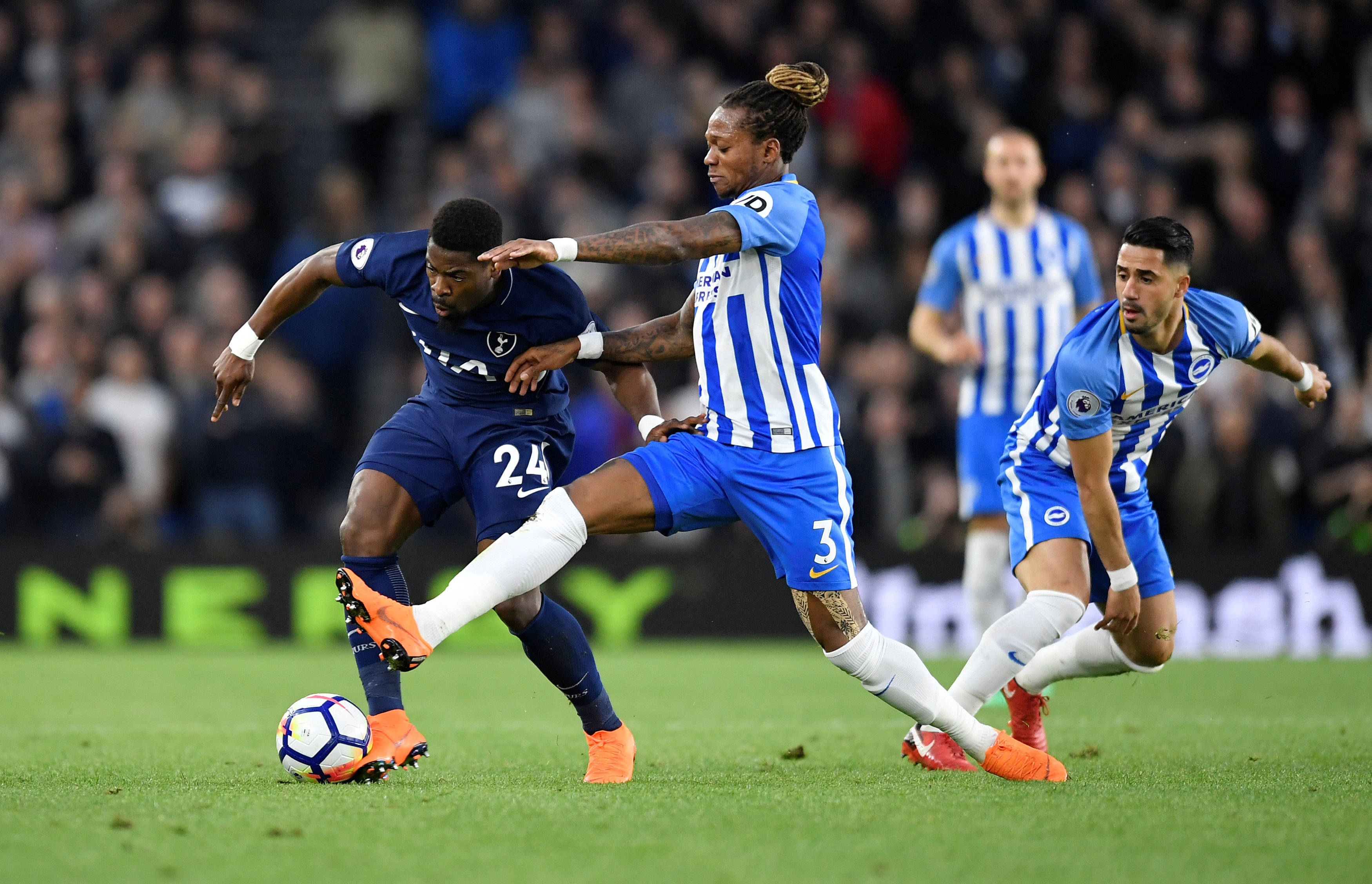 包含南安普顿主场大胜伯恩茅斯，结束两连败的词条