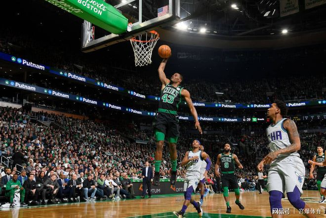 凯尔特人B队力克美国男篮，巴图姆送出助攻