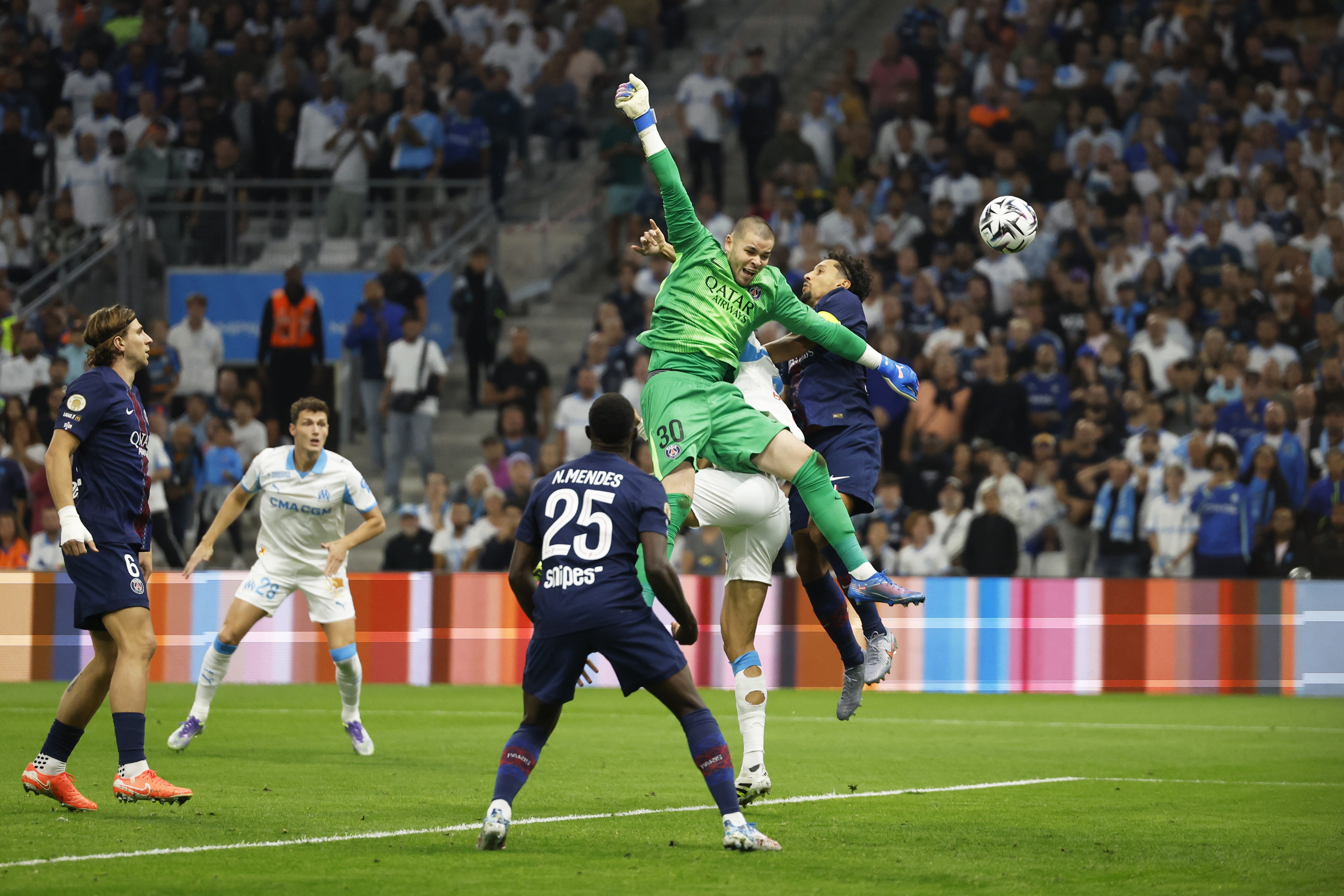 法国轻取曼城，内马尔关键制胜