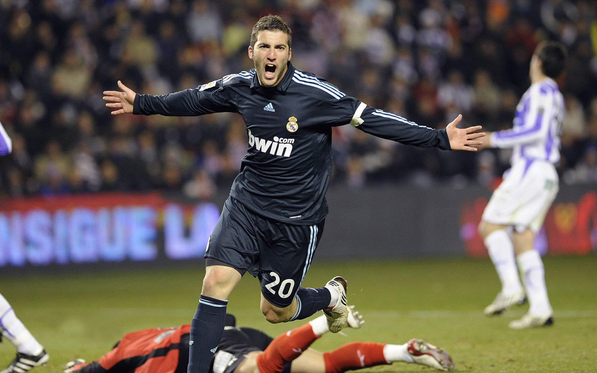 英超争冠焦点战,骑士血拼新疆队