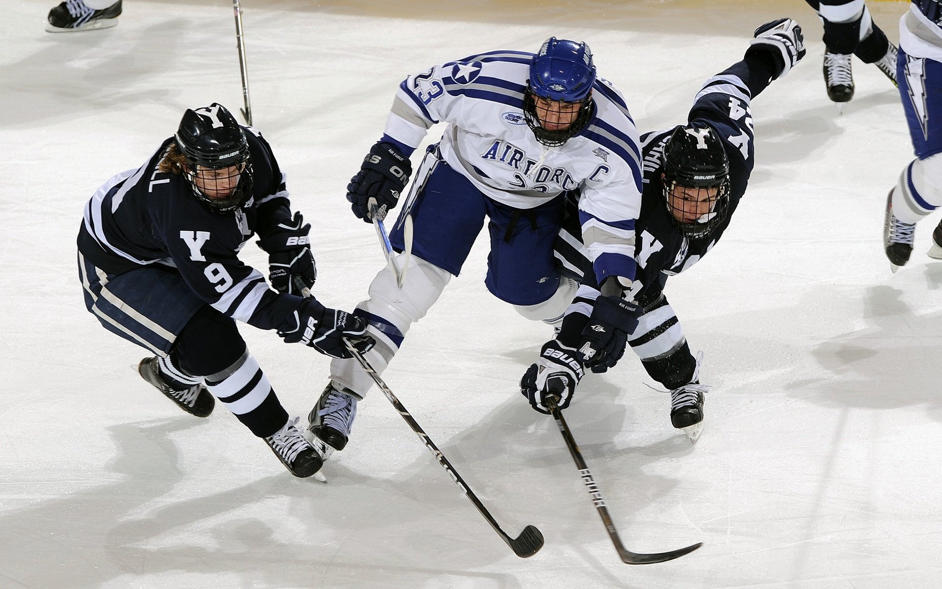 伊萨克数据全面爆炸！比利亚雷亚尔3-1力克AC米兰，北欧神锋上演统治级表现